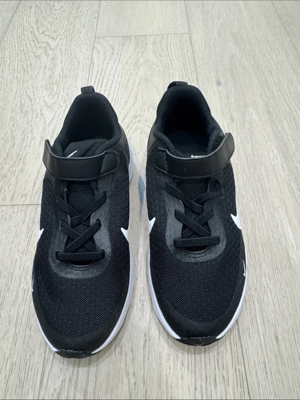 Like new condition Nike Black & White Kids Athletic Sneakers